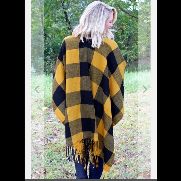 NWT Classic Buffalo Plaid Mustard Yellow & Black Checked Ruana Wrap with… - Picture 2 of 3